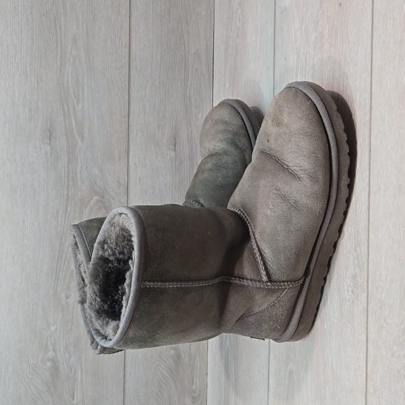 Ugg Australia Women 5825 Classic Short Leather Sheepskin Boots shoes sz 9 - Picture 1 of 15